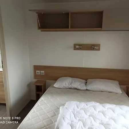 Mobilhome 3 Chbres 2 Sde 2 Wc Lv Ll Tv Clim Confort * Gastes