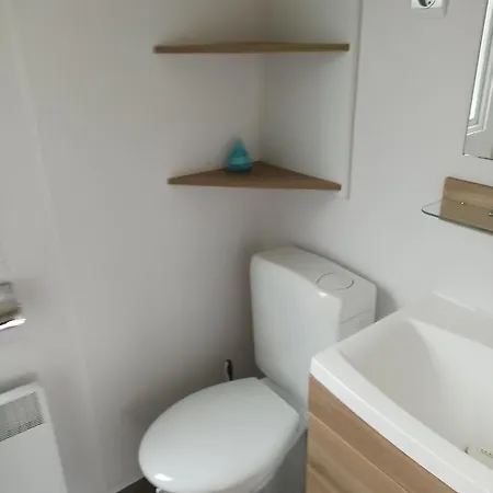 Mobilhome 3 Chbres 2 Sde 2 Wc Lv Ll Tv Clim Tout Confort Campeggio
