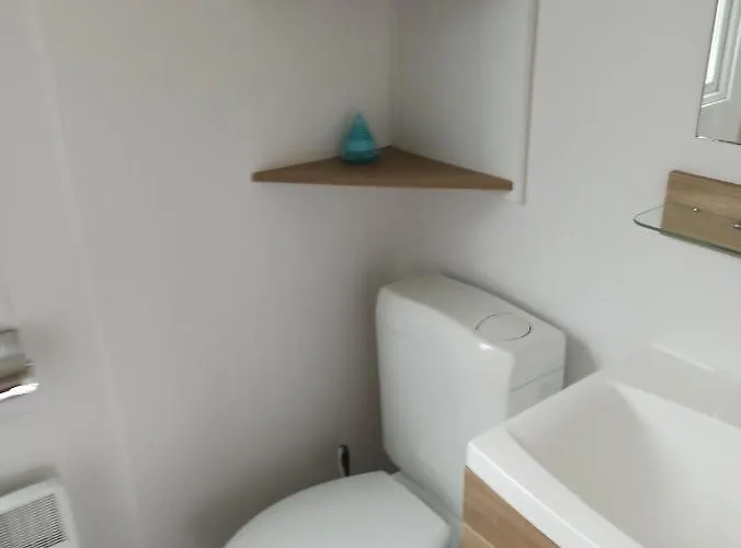 Mobilhome 3 Chbres 2 Sde 2 Wc Lv Ll Tv Clim Confort 营地